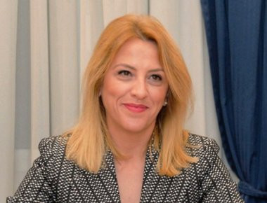 Η Ρ. Δούρου ζητά γρηγορότερους ρυθμούς για τις διαδικασίες έργων υποδομής